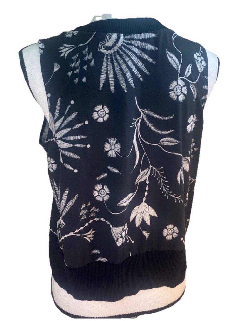 Althleta Sz Small Black Floral Print Ribbed Shell Zephyr Tank Top Black UPF 50+ - Picture 6 of 16